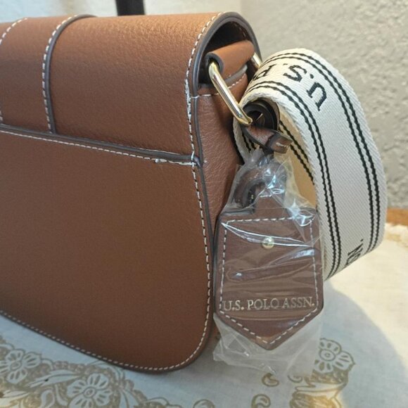 U.S. Polo Assn. Heritage Crossbody Bag - Picture 2 of 8